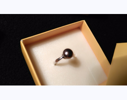 Серебряное кольцо с чёрной жемчужиной