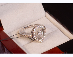 кольцо с крупным бриллиантом Boucheron