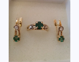Набор серьги и кольцо с изумрудами и бриллиантами