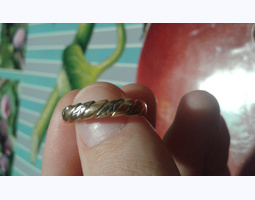 Золотое кольцо с серебряными вставками