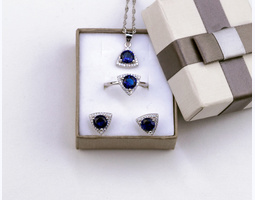 Набор серебряных украшений с синим камнем кольцо, кулон, серьги, цепочка