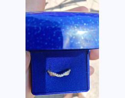 Обручальное кольцо с бриллиантами(не осколки)