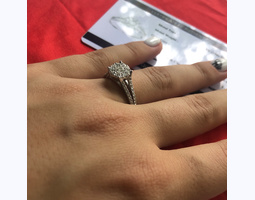 Бриллиантовое кольцо из белого золота REVSRPPR0965818KW