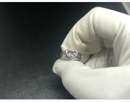 Продам женское золотое кольцо с бриллиантами Chopard 
