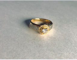Эксклюзивное бриллиантовое кольцо из Японии из золота и платины 