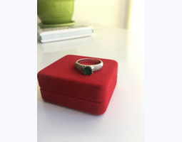 Кольцо с изумрудом и бриллиантами