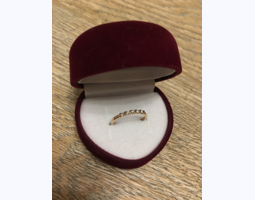 Кольцо с маленькими бриллиантами