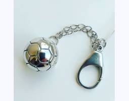 Серебряный брелок для ключей &quot;Футбольный мяч&quot;, изготовленный из серебра 925 пробы.