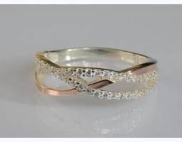 Серебряное кольцо с  золотыми  вставками