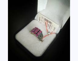 Серебряное кольцо с розовыми сапфирами.