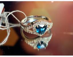Серебряное кольцо с камнем из синего топаза