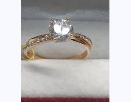  Помолвочное кольцо из красного золота с Цирконием