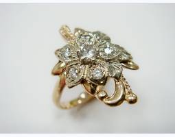 Кольцо из розового и белого золота с бриллиантами