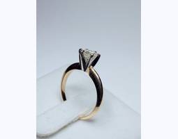 Продам золотое кольцо с муассанитом 520 $