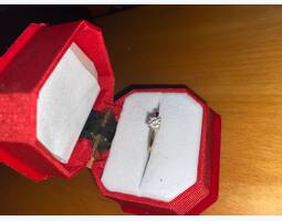 Каблучка з комбінованого золота з діамантом 