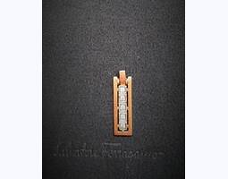 Золоті сережки з діамантами.