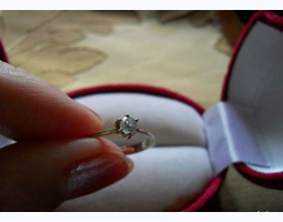  Классическое кольцо с бриллиантом, белое золото 585 пробы.