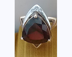 Кольцо перстень с гранатом и бриллиантами
