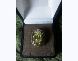 Золотое кольцо с редкостным камнем зеленый топаз