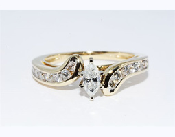 Золотое кольцо с бриллиантами 0.79 карат.