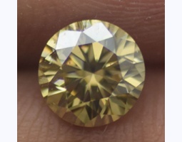  Муассанит коньячного цвета 0.62 ct 5.78 мм VS1